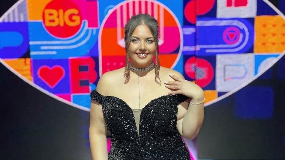 На това му се вика голямо дупе! Брадърката Веселка показа голия си задник СНИМКА 18+