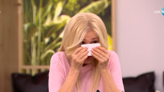 Гала се разплака в ефир, разказа покъртителни неща за детето си и рака