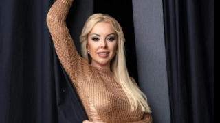 Помните ли фолкпевицата Кати? Заголи гръд и завихри страстите ВИДЕО