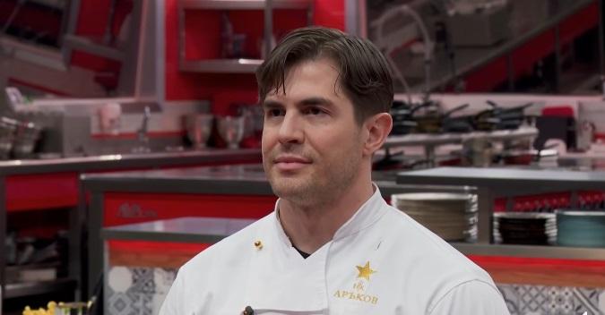 Позор в "Хелс Китчън": Аръков изритан от шоуто след скандал с шеф Ангелов