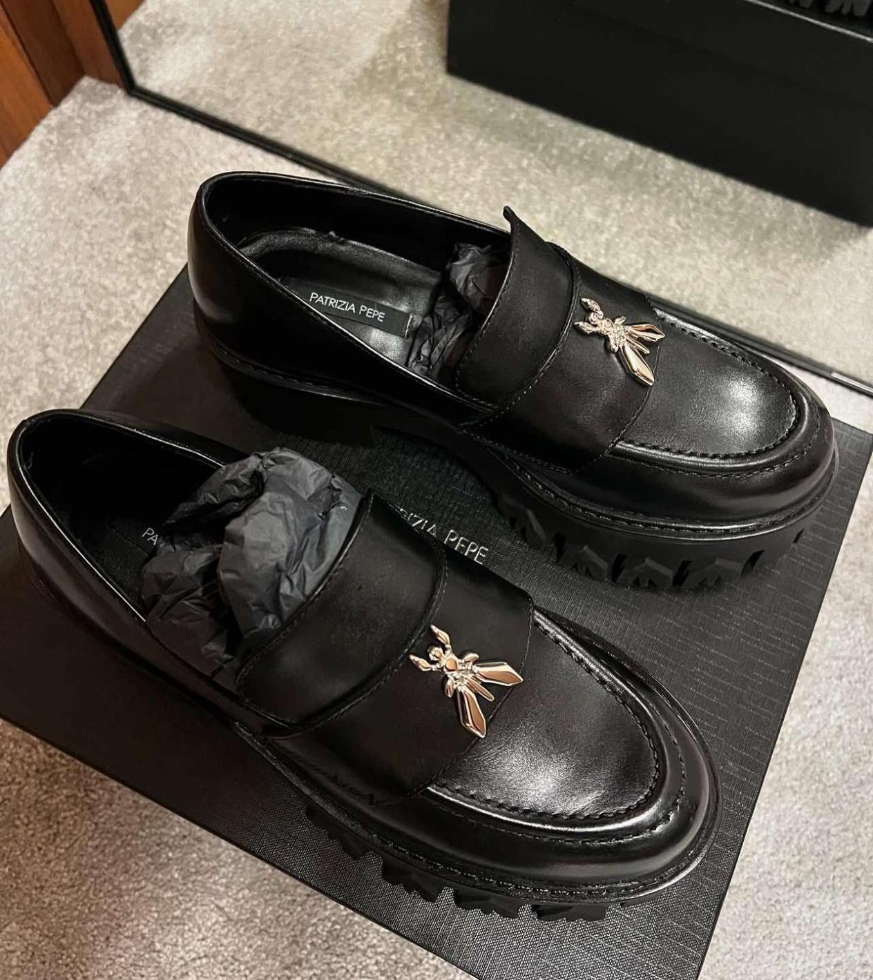 Ето кои звезди разпродават носените си дрехи СНИМКИ