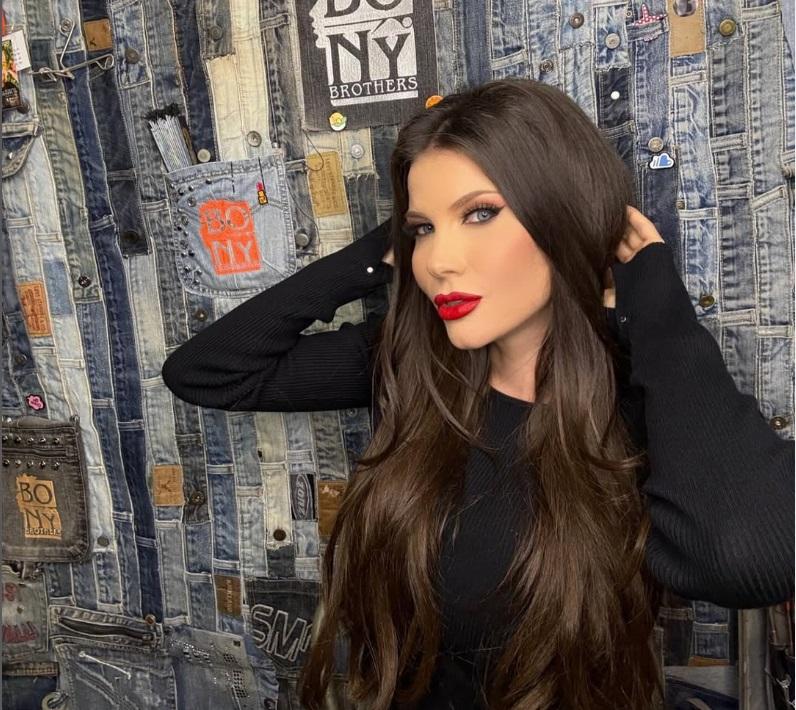 Певицата Теодора в истински кошмар: Огнен ад я държи блокирана с дни в дома ѝ