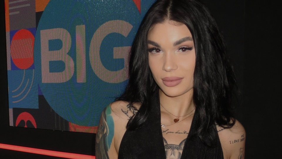 Край на лесбоаферата: Годеницата на Анджела от „Биг брадър“ я заряза със съобщение