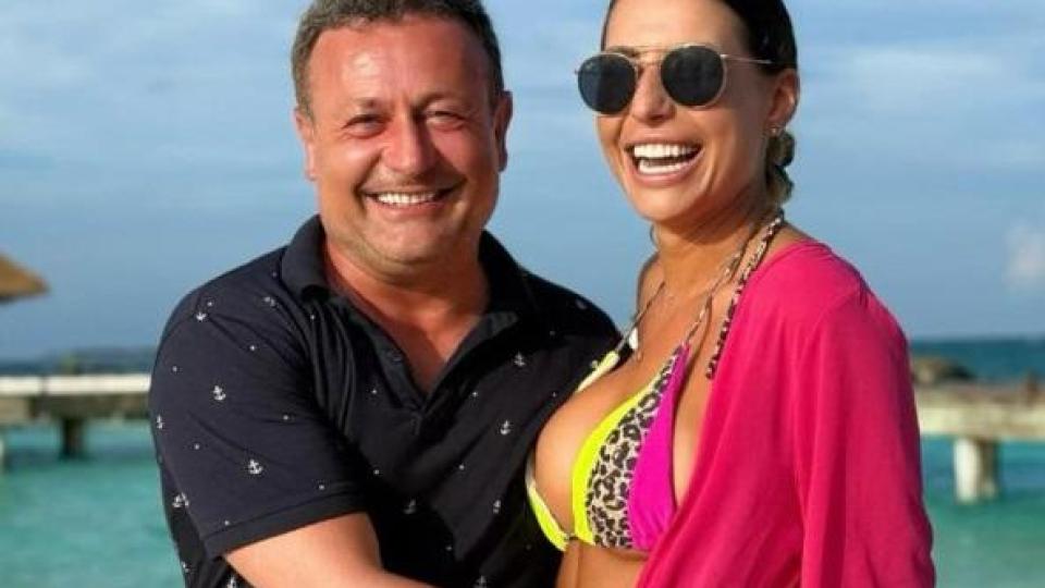 Появиха се шокиращи голи СНИМКИ 18+ на новата жена на Рачков