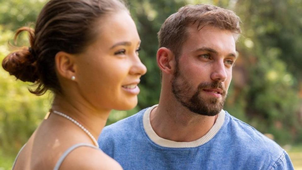 Обрат в "Ергенът"! Виктор и Бранимира се награбиха в страстна целувка ВИДЕО