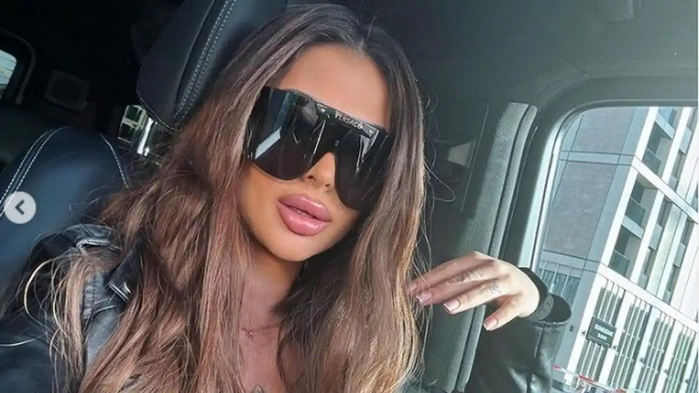 Дрогираната Мис Силикон, която бе пребита от мутри, се сгоди за...