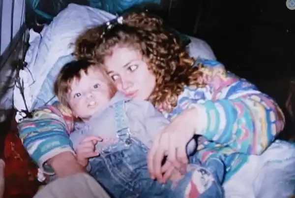 Майката на Нанси Карабойчева се оказа голяма красавица СНИМКА