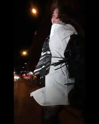 Познахте ли я? Крисия се пусна по сутиен и... СНИМКИ