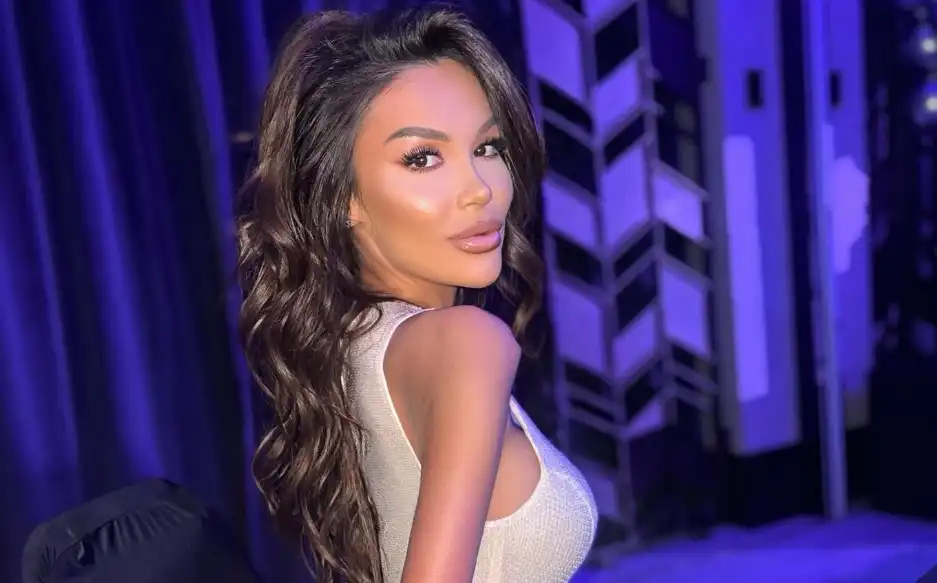 Опа! Моника Валериева лъсна по прашки СНИМКИ 18+