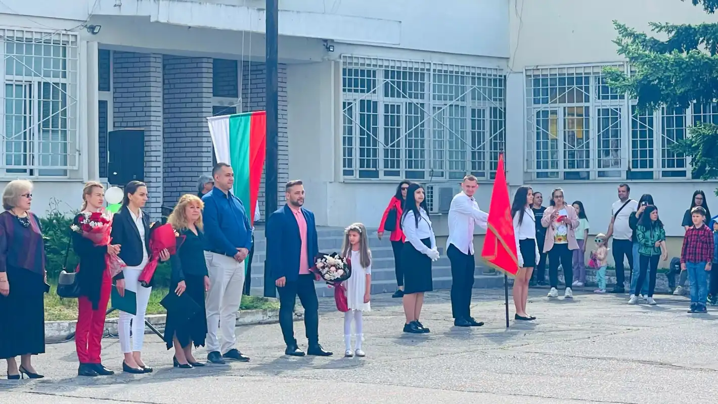 Валентин Велчев пя на патронния празник на училище "Гоце Делчев" СНИМКИ