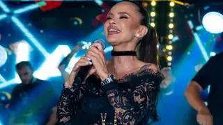 Побърка мъжете: Мария пее по прашки в Студентски град СНИМКИ 18+