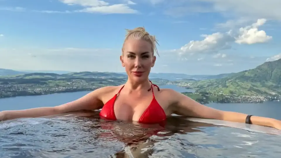 Антония Петрова-Батинкова с РД със спиращи дъха СНИМКИ 18+