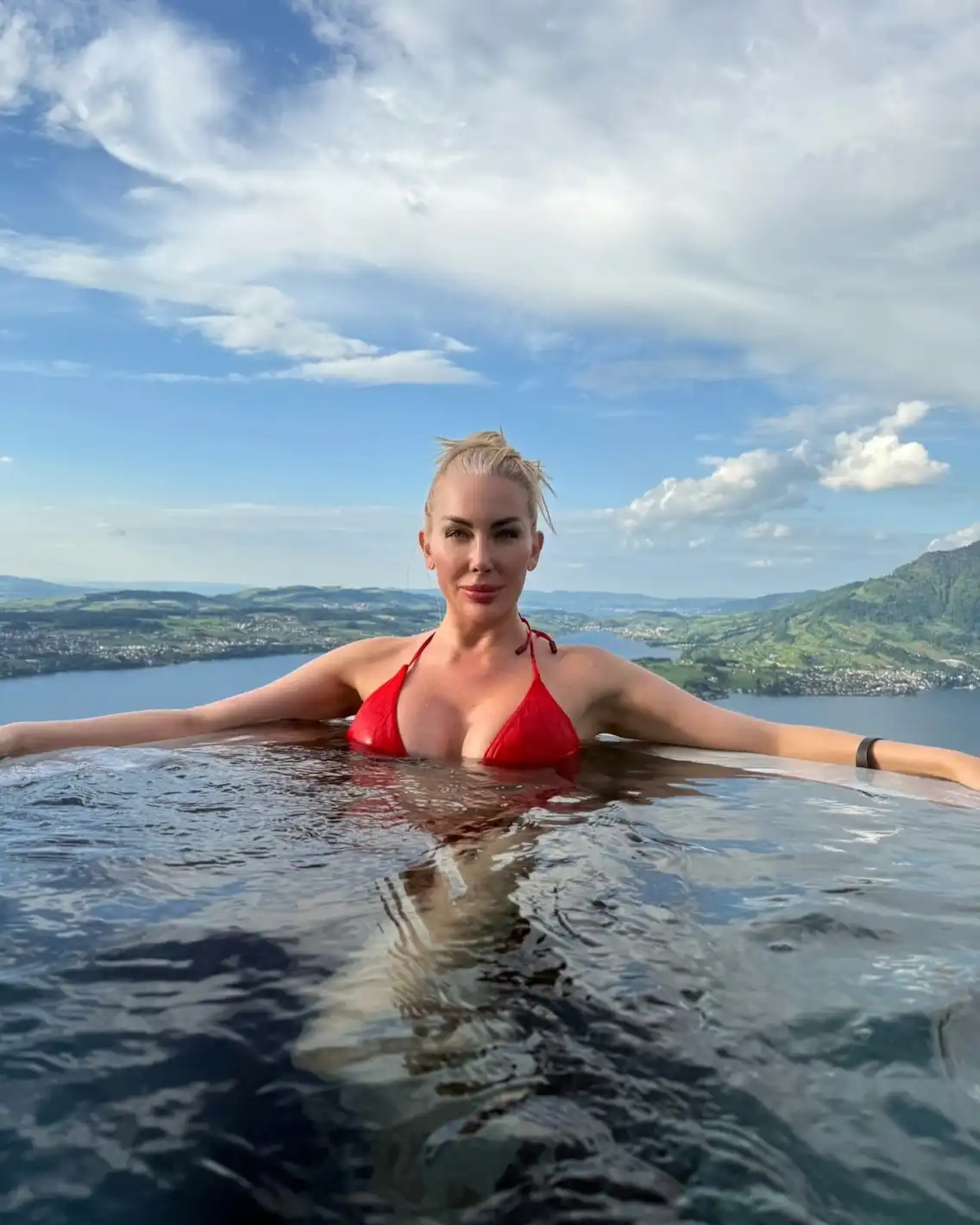 Антония Петрова-Батинкова с РД със спиращи дъха СНИМКИ 18+