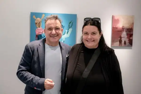 Зуека остана без картини, разграбиха ги като за световно СНИМКИ