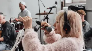 Неочакван обрат: Лили Иванова прекъсна концерта си, публиката в шок