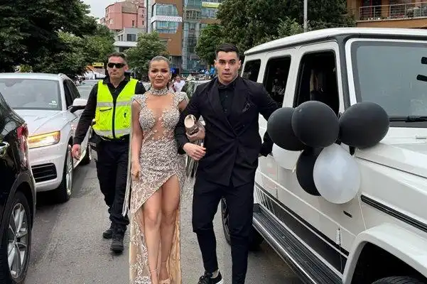 Звездни абитуриенти: Синове, дъщери и внуци на известни българи отбелязаха бала си