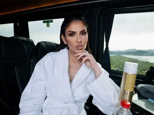 Анелия заживя в разкош с новия си мъж, глези я като за световно