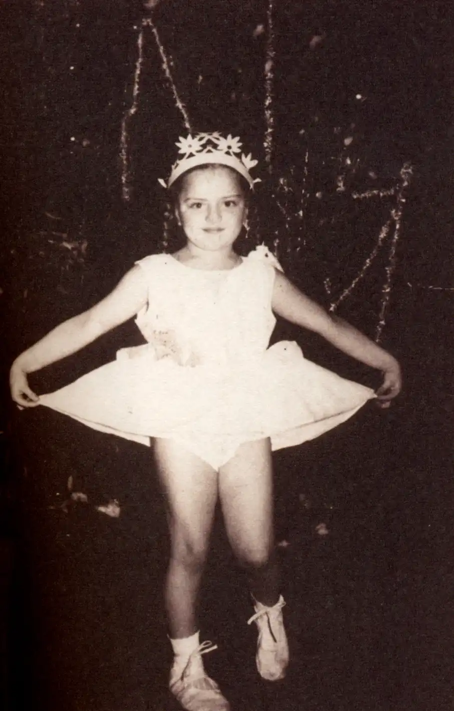 Преди голямата слава: Лили Иванова била гимнастичка, Вениамин - спасител на плажа Снимки