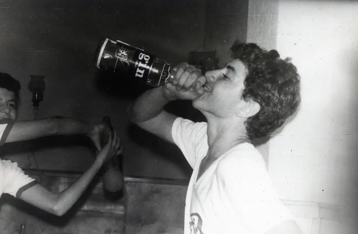 Преди голямата слава: Лили Иванова била гимнастичка, Вениамин - спасител на плажа Снимки