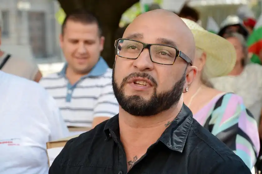 Мишо Шамара се размина на косъм с 15 акули край Флорида