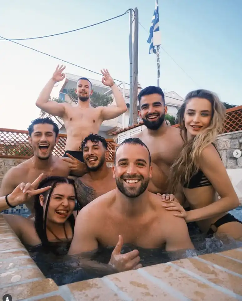 След победата в "Капките": Вениамин го удари на купон в Гърция Снимки 18+