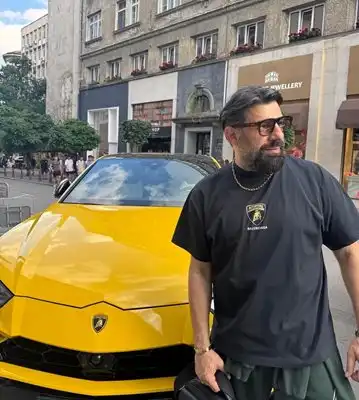 Тони Стораро се фука с лъскаво "Ламборджини" за над 500 бона Снимка