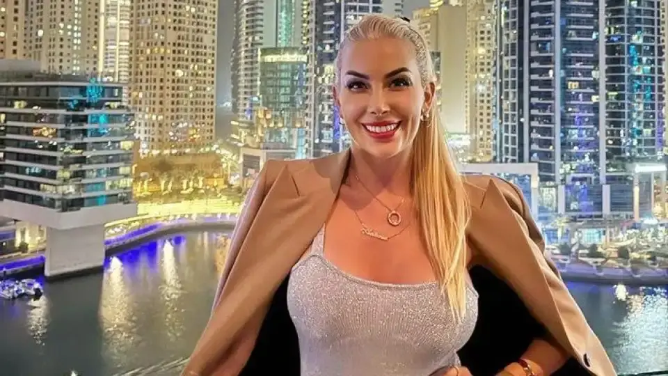 Бременна или яко напълняла? Какво се случва с Антония Петрова Снимки