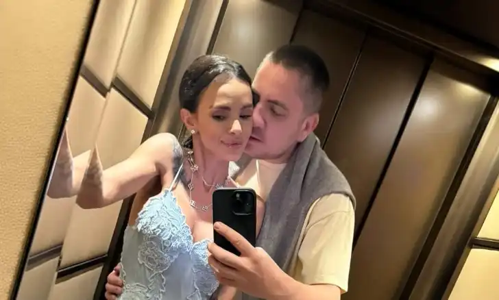 Мария се съблече чисто гола, докато новото й гадже я... Снимка