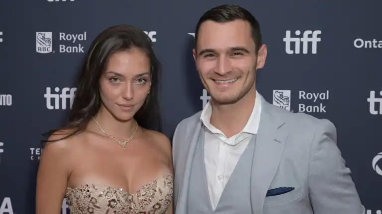 Юлиан Костов стяга сватба с англичанка, остави Мирела сама в София