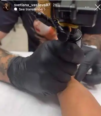 Светлана Василева се жигоса с тайнствен татус Снимка