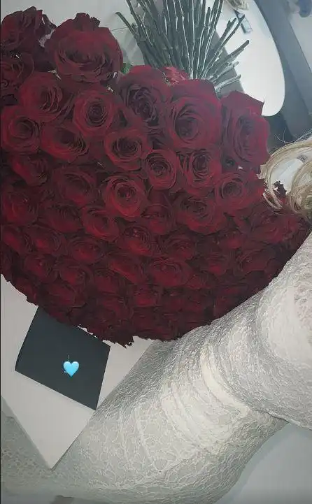 След Даниела, и Йоана дразни Мартин с 500 рози от... Снимка