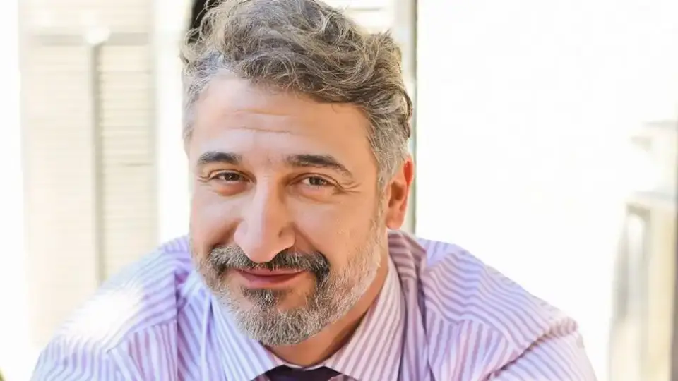 Кирил Ефремов вдига голям купон за 50-годишен юбилей, чака тайна изненада от съпругата и сина си