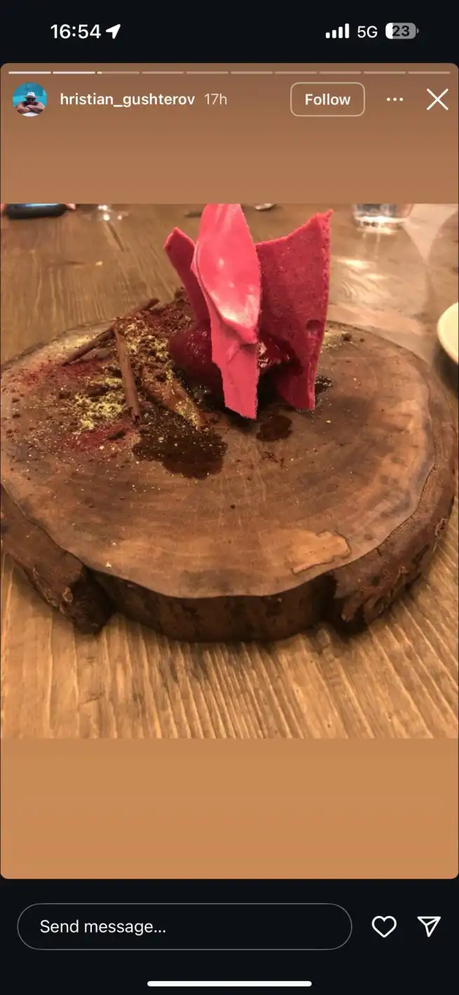 Новата на Гущеров кипи от страст: Буквално впи зъби в него Снимки