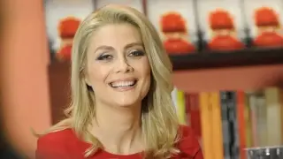 Венета Райкова посрещна Джулай с нощно къпане във...