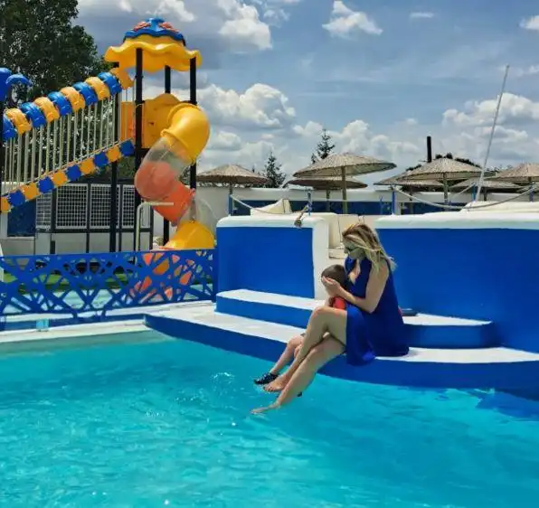 Николета Маданска се пусна по бански и в топ форма Снимки 18+