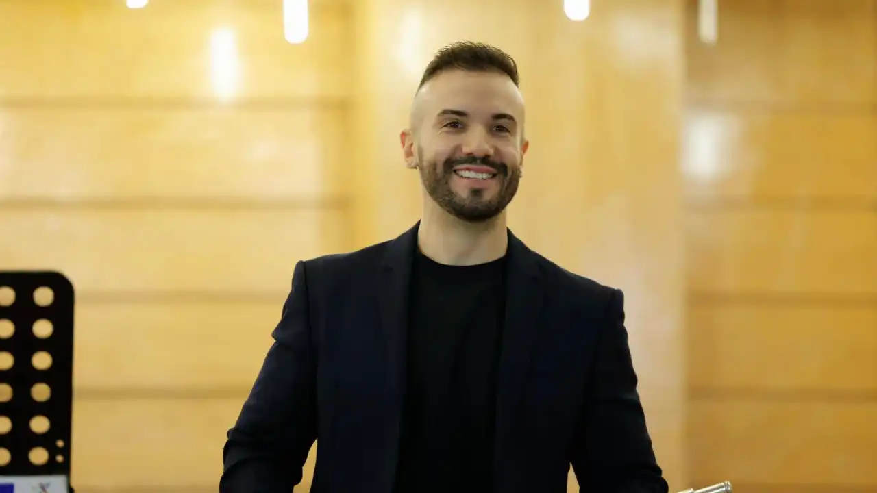 Фоклпевецът Крум стана спасител на плажа Снимка