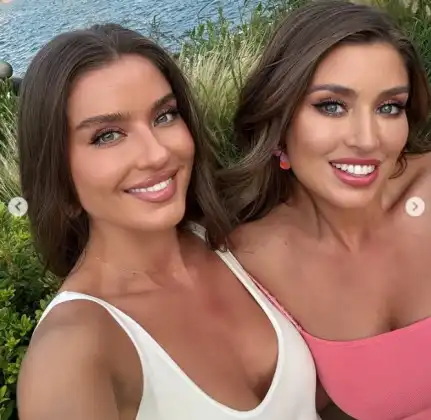 Саня Борисова нагорещи мрежата със секси Снимки 18+