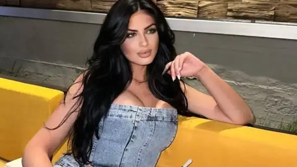 Поредният джигит! Хванаха Мис България да кара опасно с 200 км/час Снимка