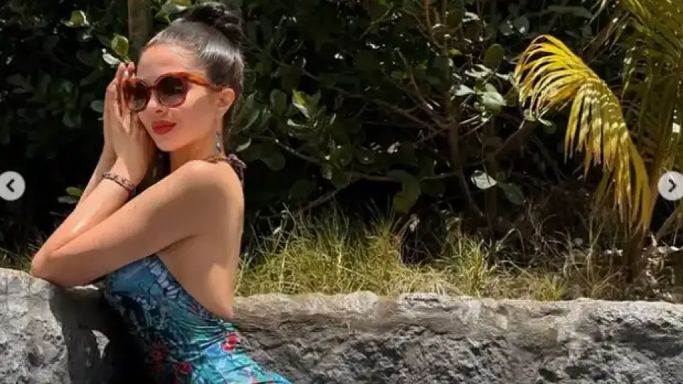 Райна запали нов пожар, заголи сочно дупе и... Снимки 18+