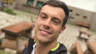 Филип Буков закъса с колата си на "Хемус", съблече се гол и стопира колите Снимка