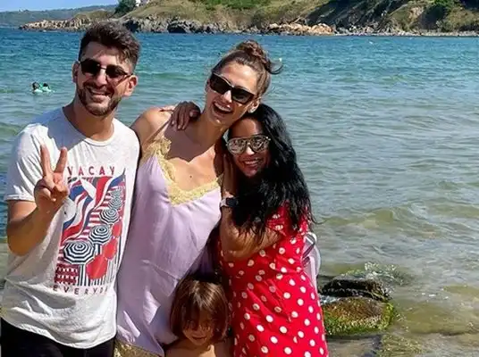 Сашо Кадиев отиде с две жени на море, а съпругата му...