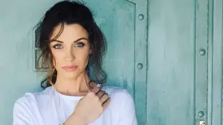 Изкусителна красавица се завръща като водеща на...