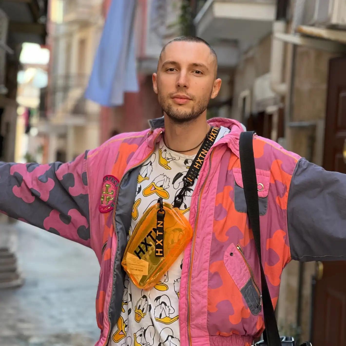 Джийсън Брад Люис съди за 20 бона...