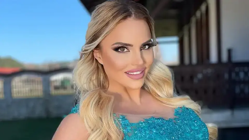 Чалгаджийката с най-големи гърди си ги показа и разпали страстите Снимки 18+