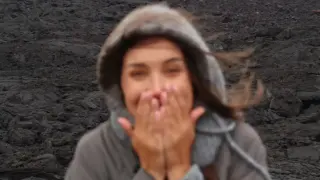 Вулкан изригна до Алекс Богданска, тя не успя да... Видео