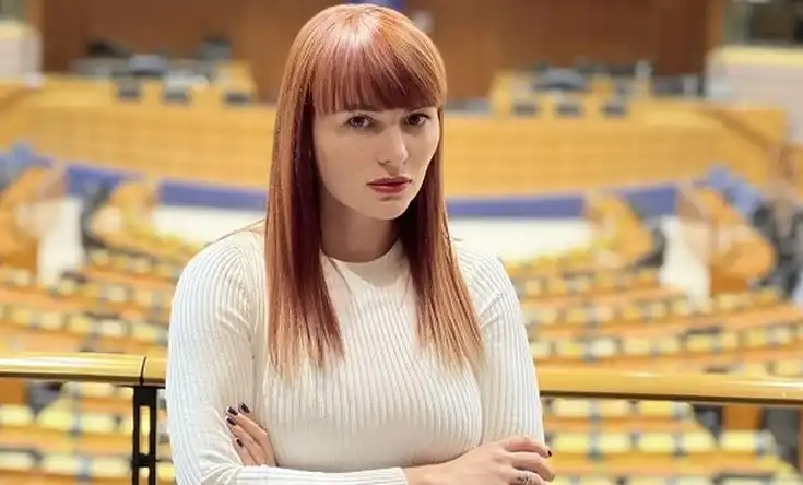 Страшен скандал! Рут Колева скочи на известен бар в Созопол: Срам! Позор! Корупция!