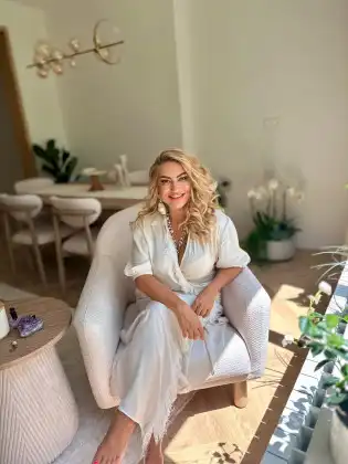 След името Нели Хаджийска смени и... Снимки