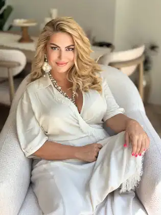 След името Нели Хаджийска смени и... Снимки