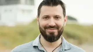 Елвиса пак е в стихията си: Взе две ергенки в Созопол и... Снимка