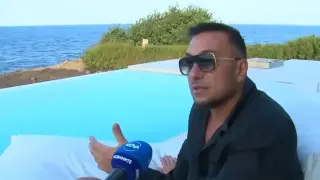 Константин показа луксозната си къща на морето Видео